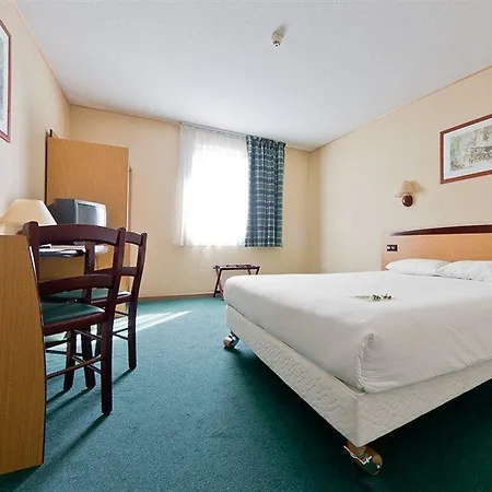 Hotel Campanile Prime Old Town 3*