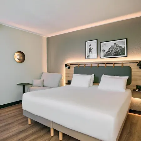 Отель Campanile Prime Old Town 3*