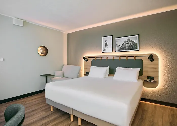 Отель Campanile Prime Old Town 3*